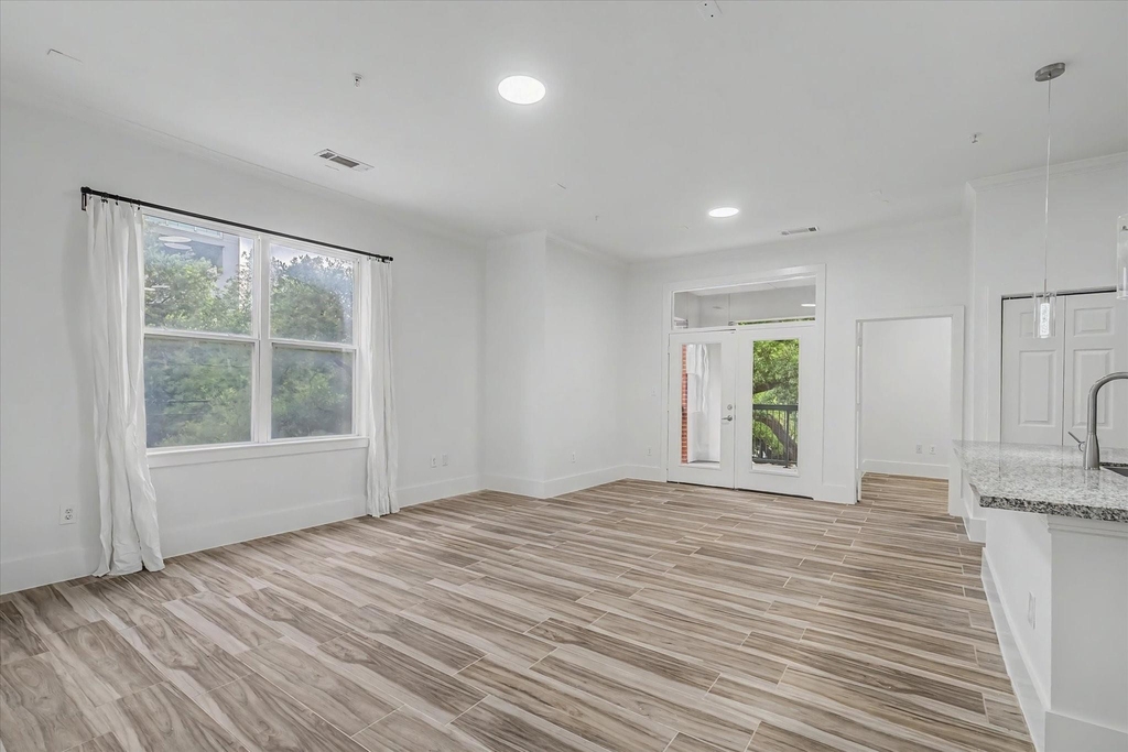 300 St Joseph Parkway - Photo 11