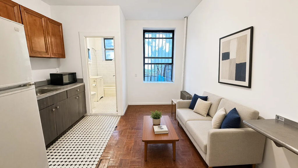 East 89th Street - Photo 6
