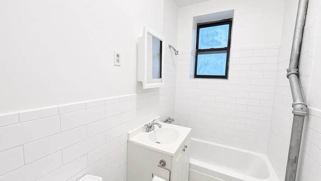 East 89th Street - Photo 7