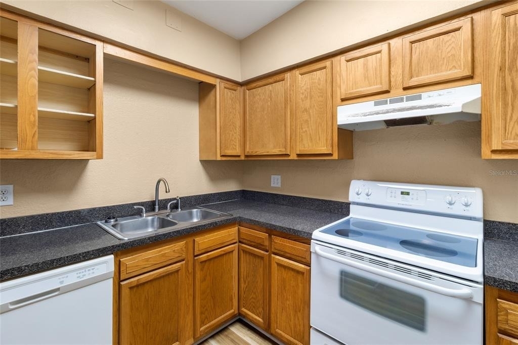 1650 49th Avenue N - Photo 15