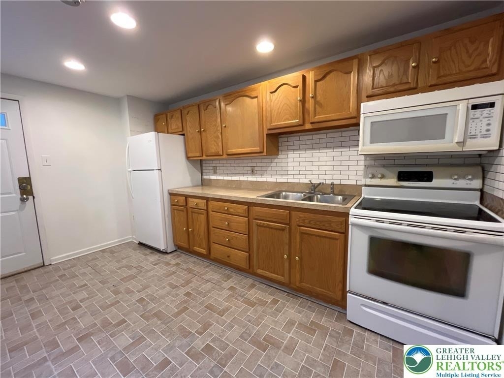 364 Green Street - Photo 4