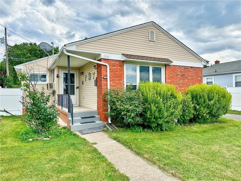 1573 Luzerne Street - Photo 1