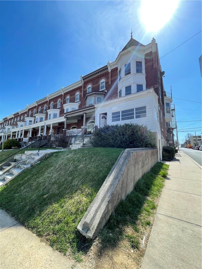 1426 W Chew Street - Photo 0