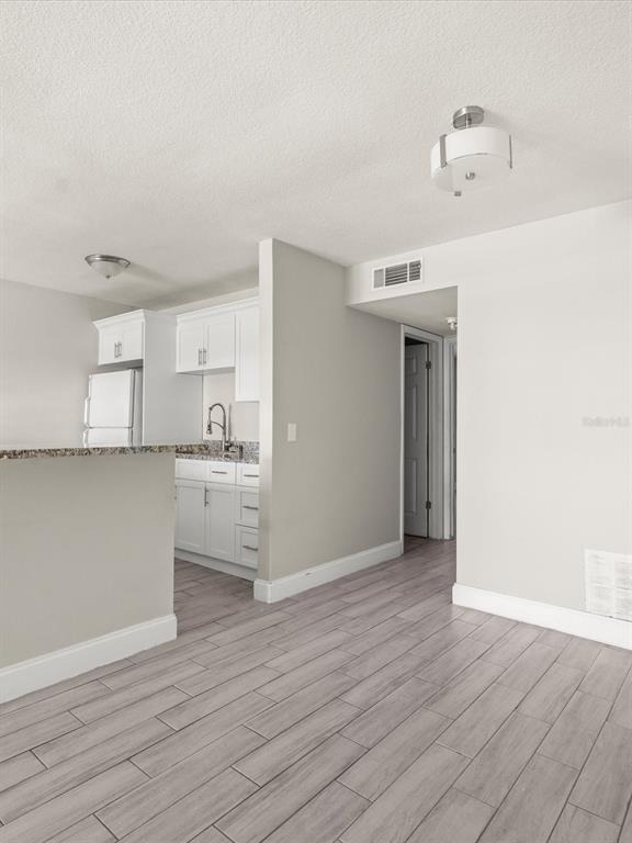 9105 W Hillsborough Avenue - Photo 10