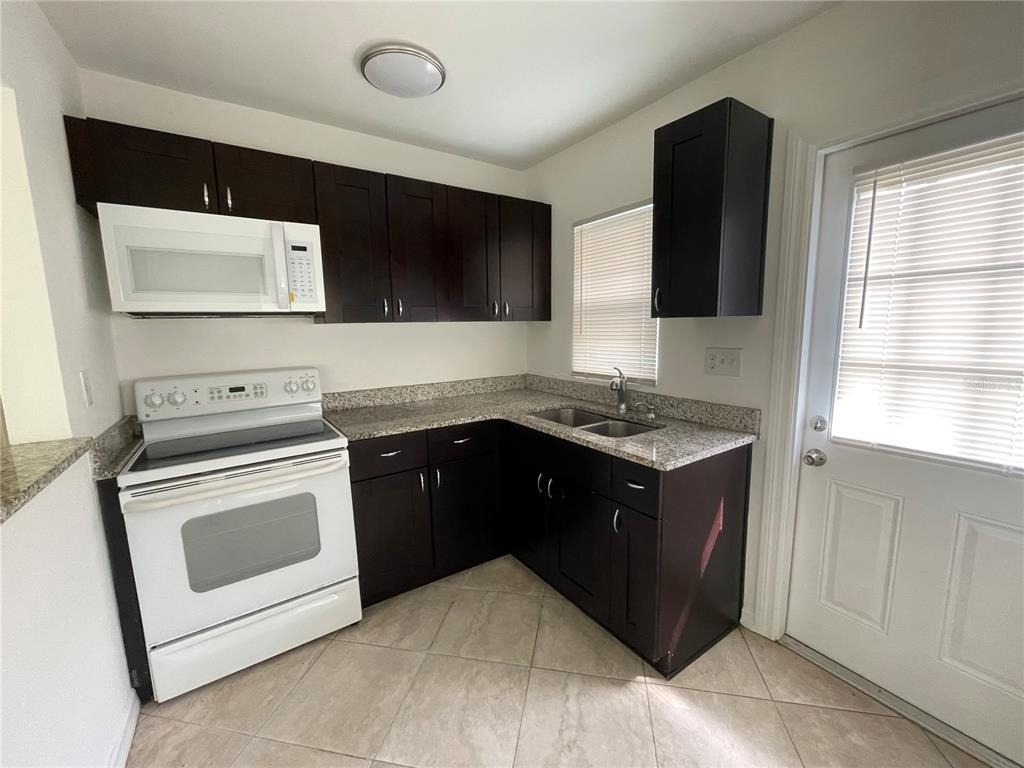 319 N Jupiter Avenue - Photo 8
