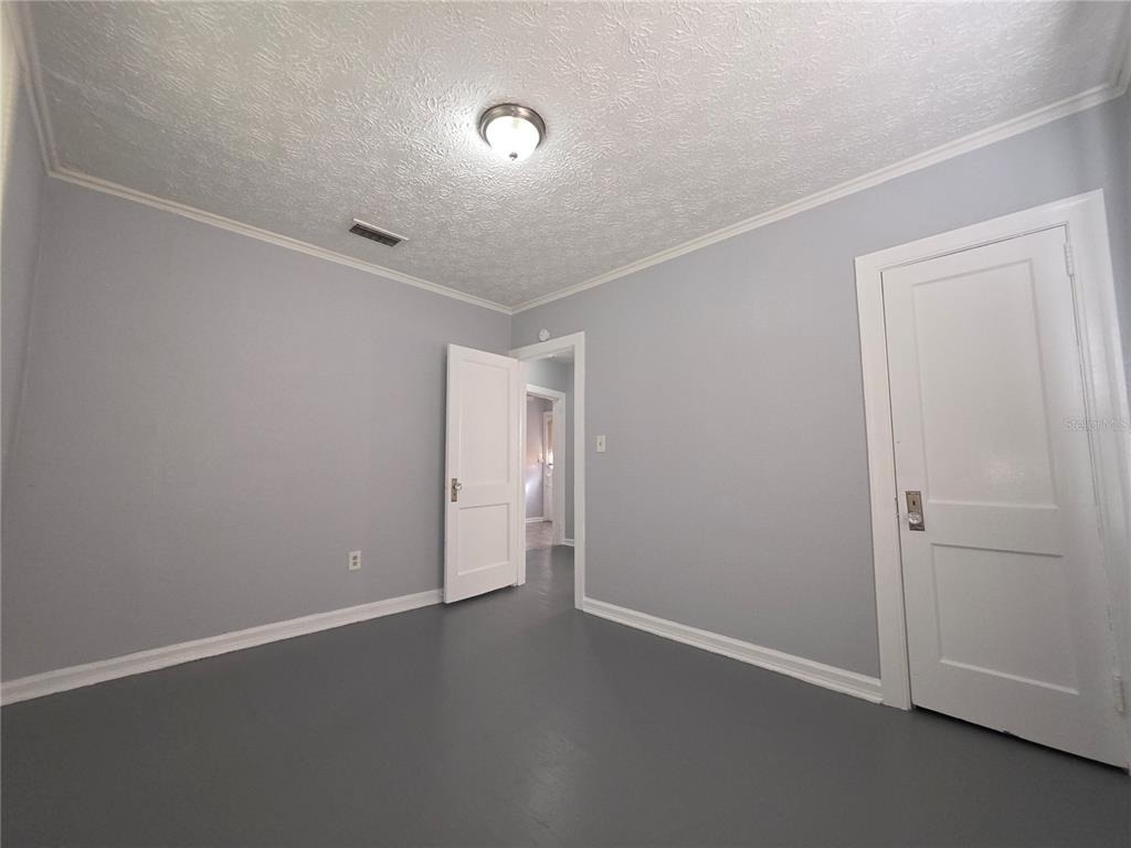 1236 W 9th Street - Photo 3