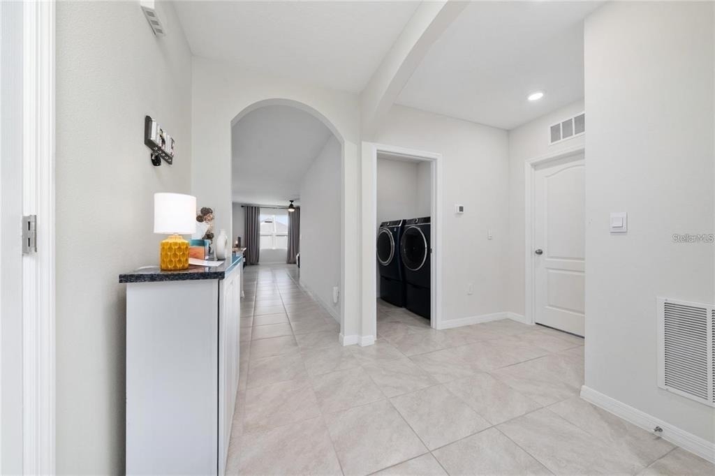1687 Park Side Avenue - Photo 2