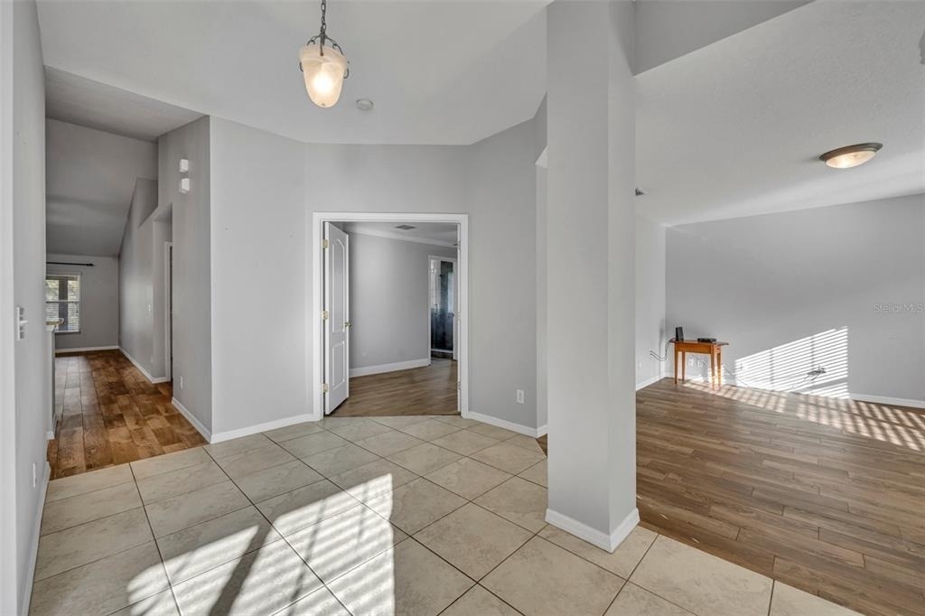 524 Hearthglen Boulevard - Photo 2