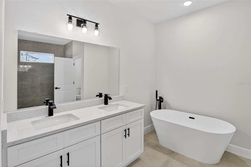 7945 N Janeaux Drive - Photo 13