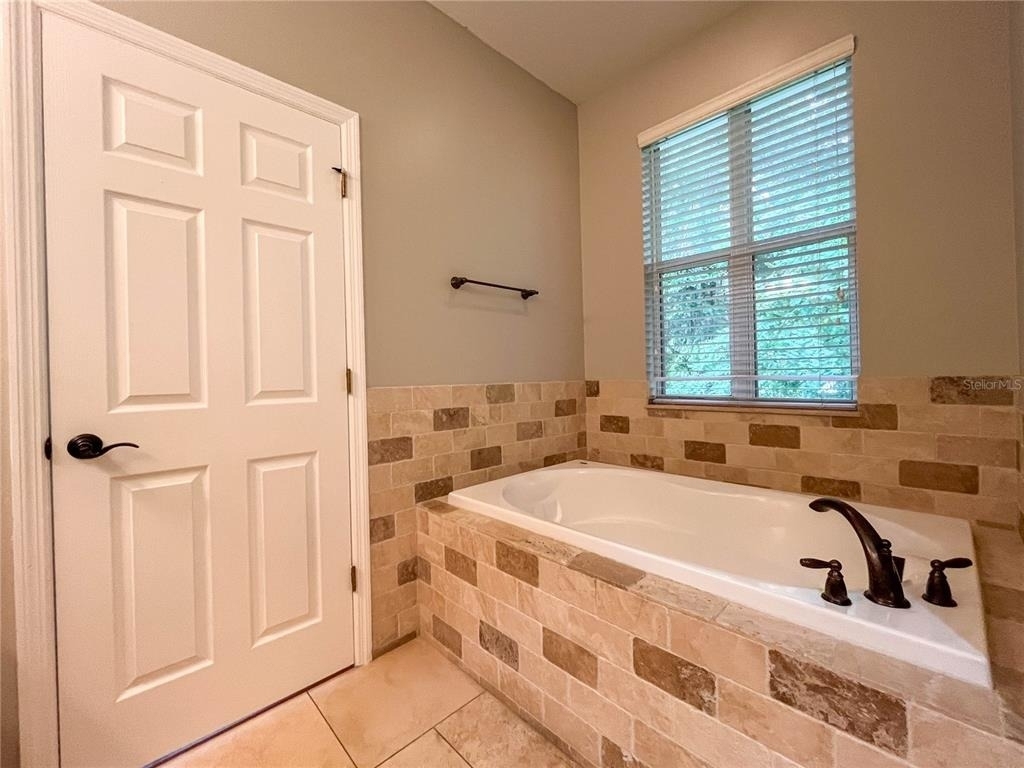 111 E Steele Street - Photo 56