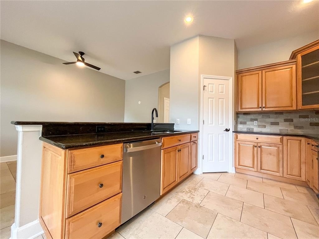 111 E Steele Street - Photo 31