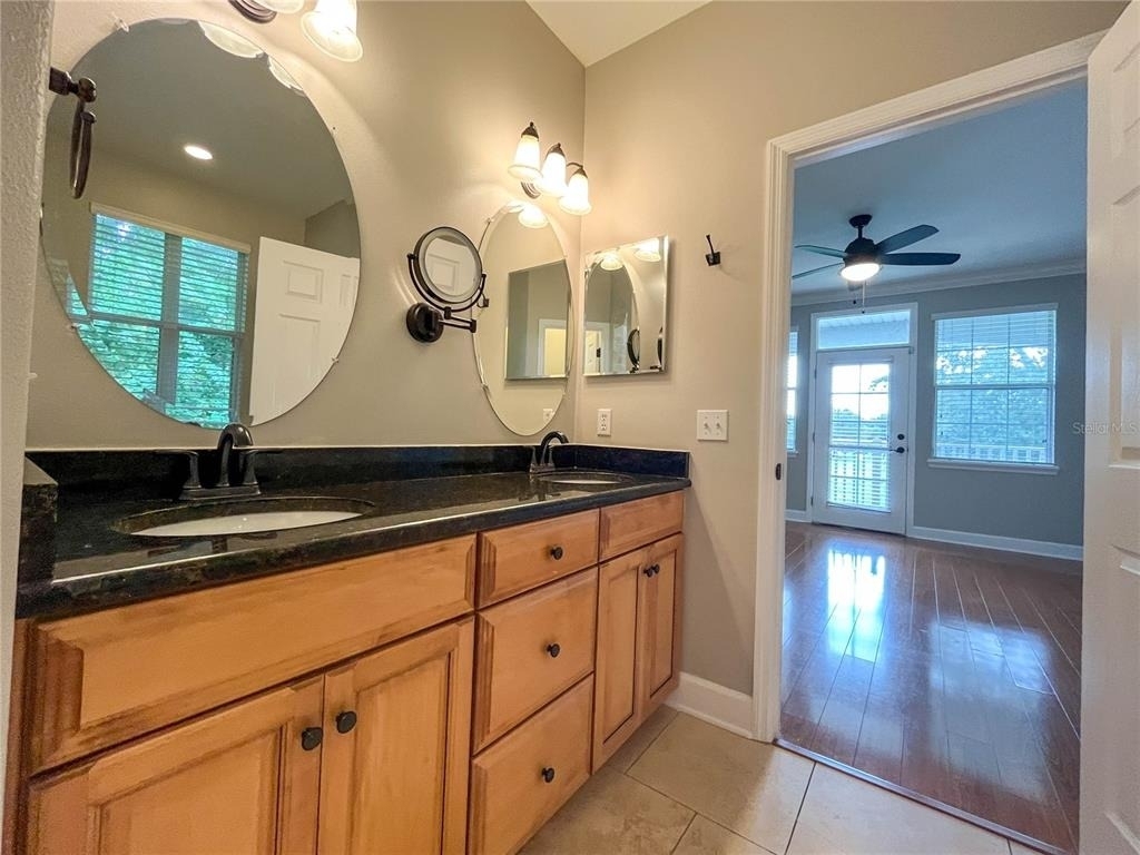 111 E Steele Street - Photo 51