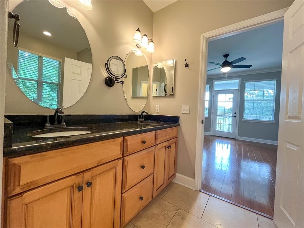 111 E Steele Street - Photo 52
