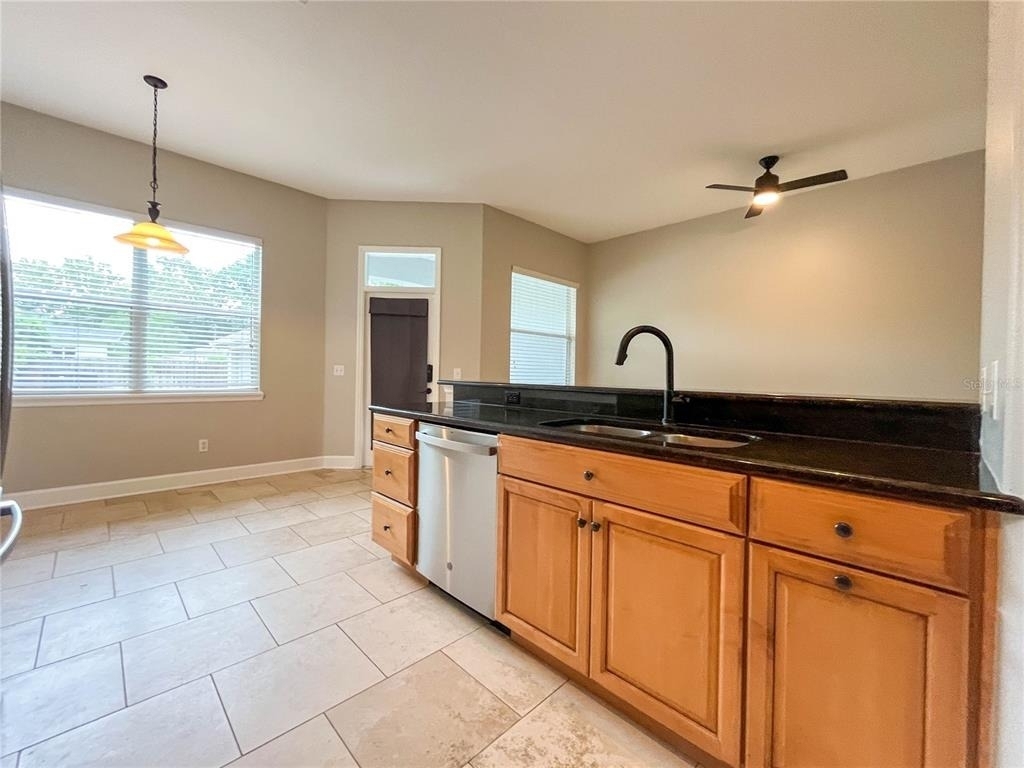 111 E Steele Street - Photo 36