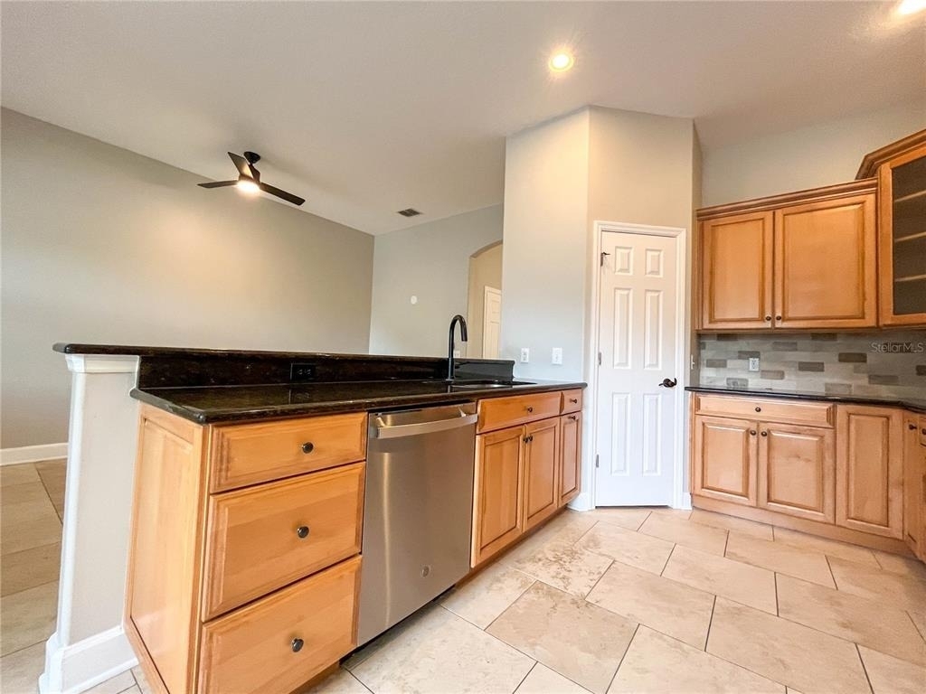 111 E Steele Street - Photo 32