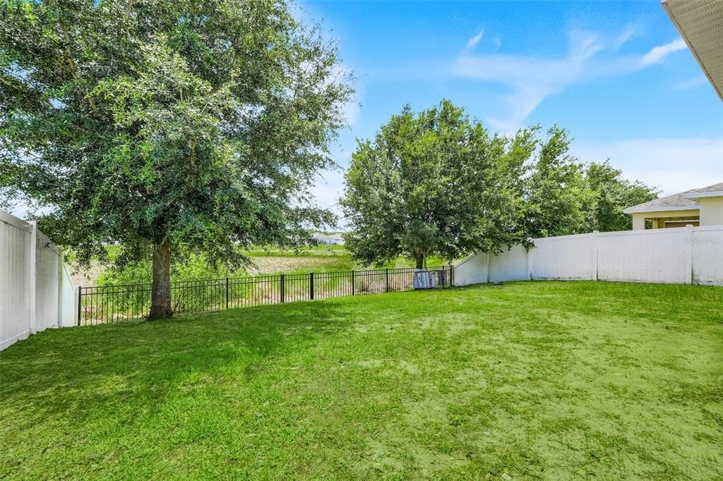 639 Samuel Place - Photo 34