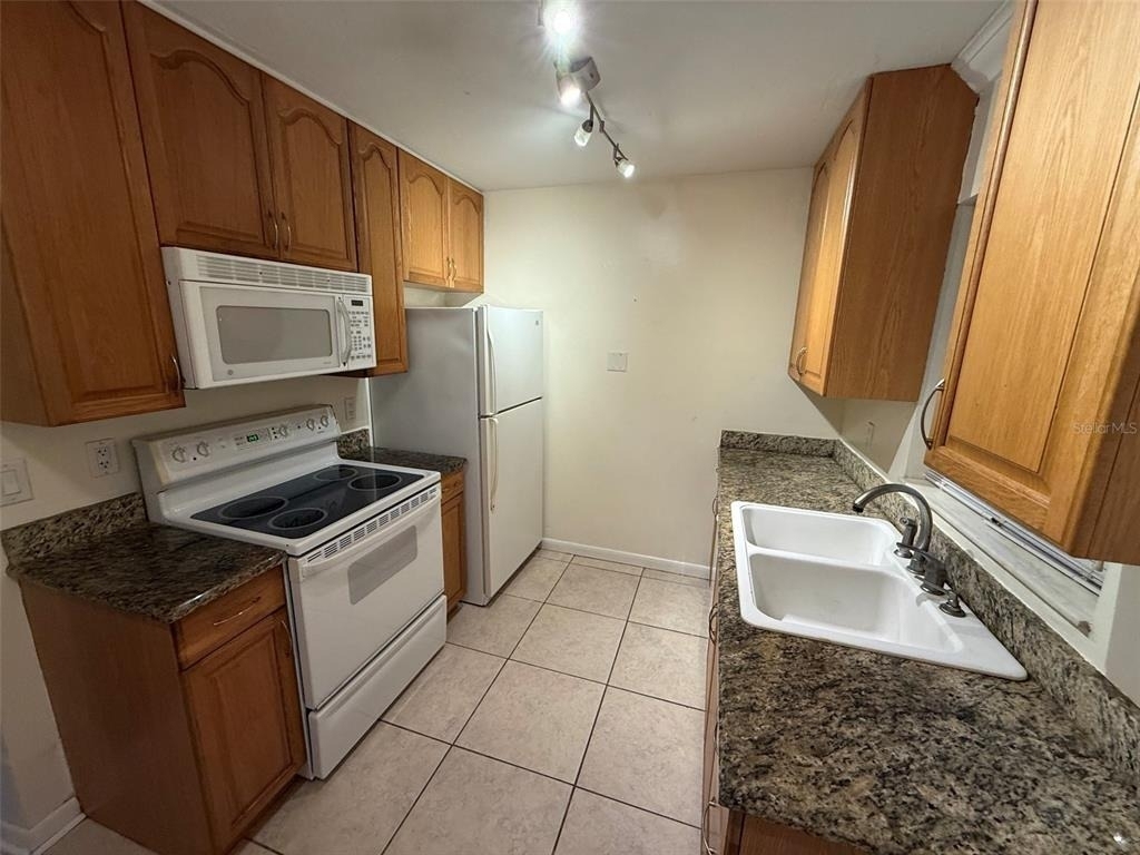 2635 Sw 35th Place - Photo 2