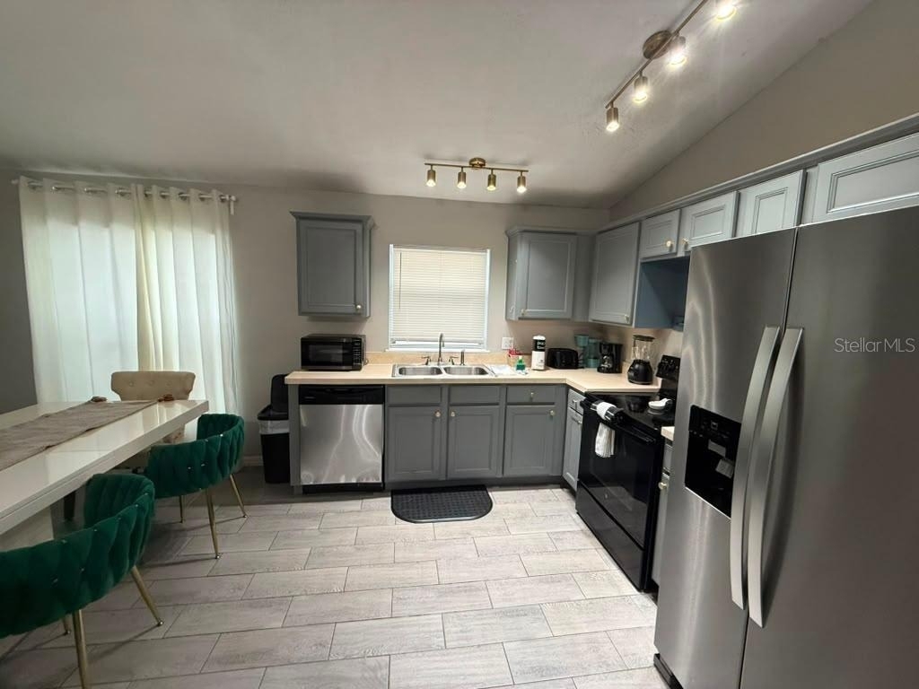 1875 Royal Ridge Drive - Photo 10