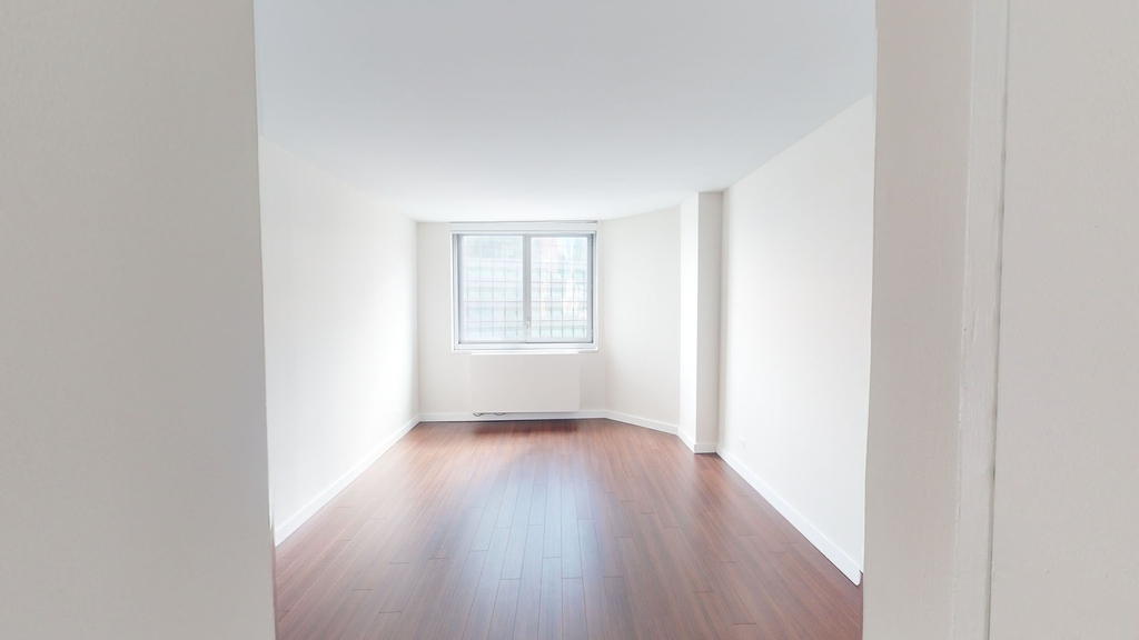 401 E 34th St - Photo 3