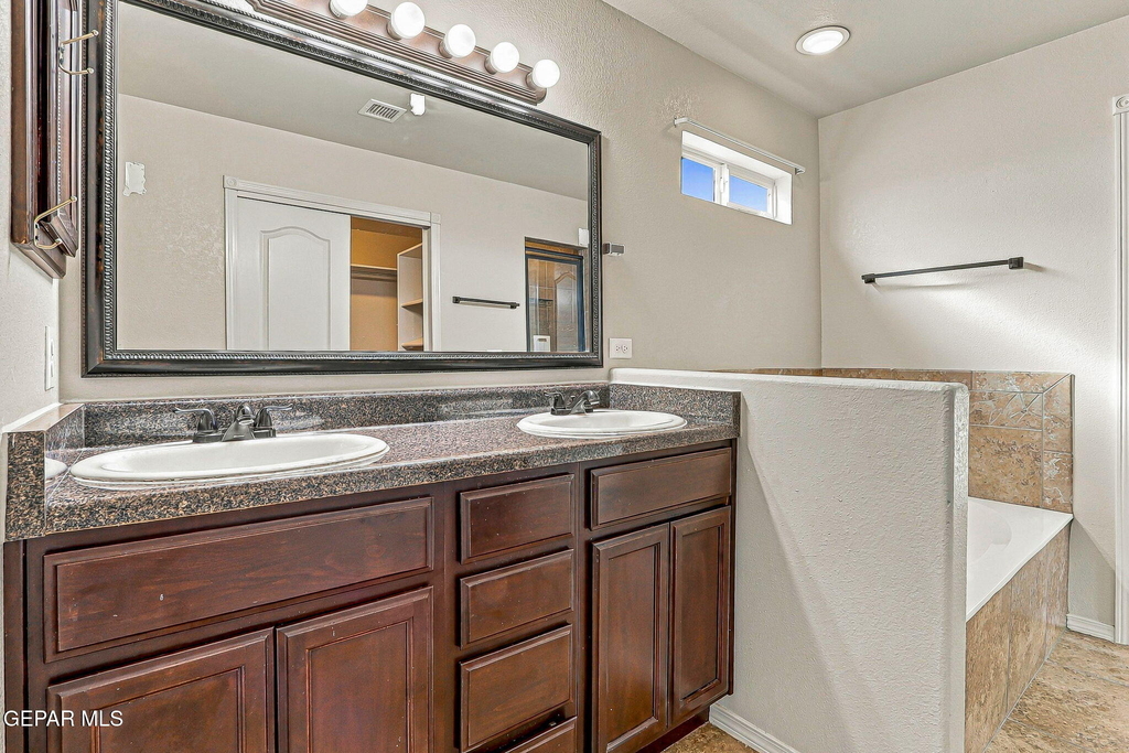 14231 N Point Avenue - Photo 34