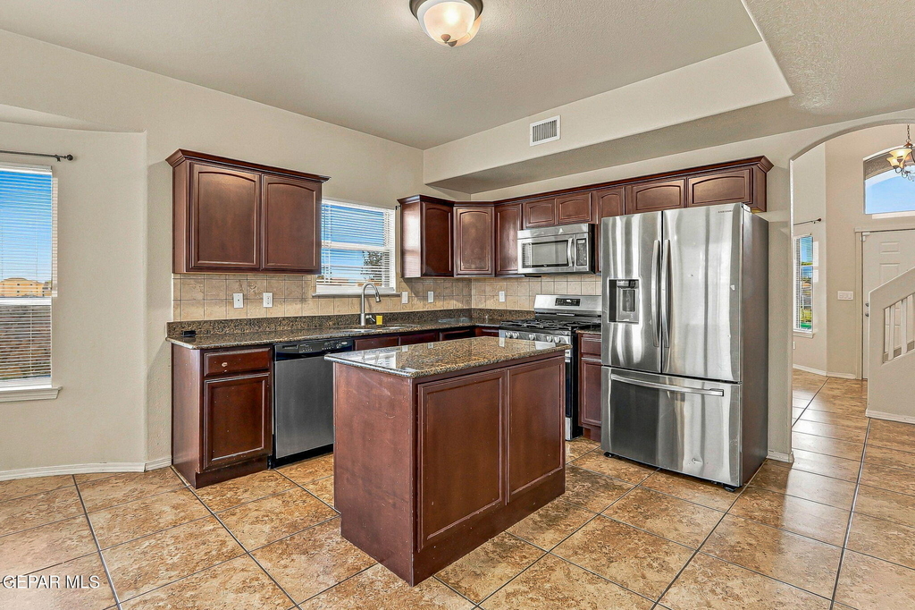14231 N Point Avenue - Photo 11