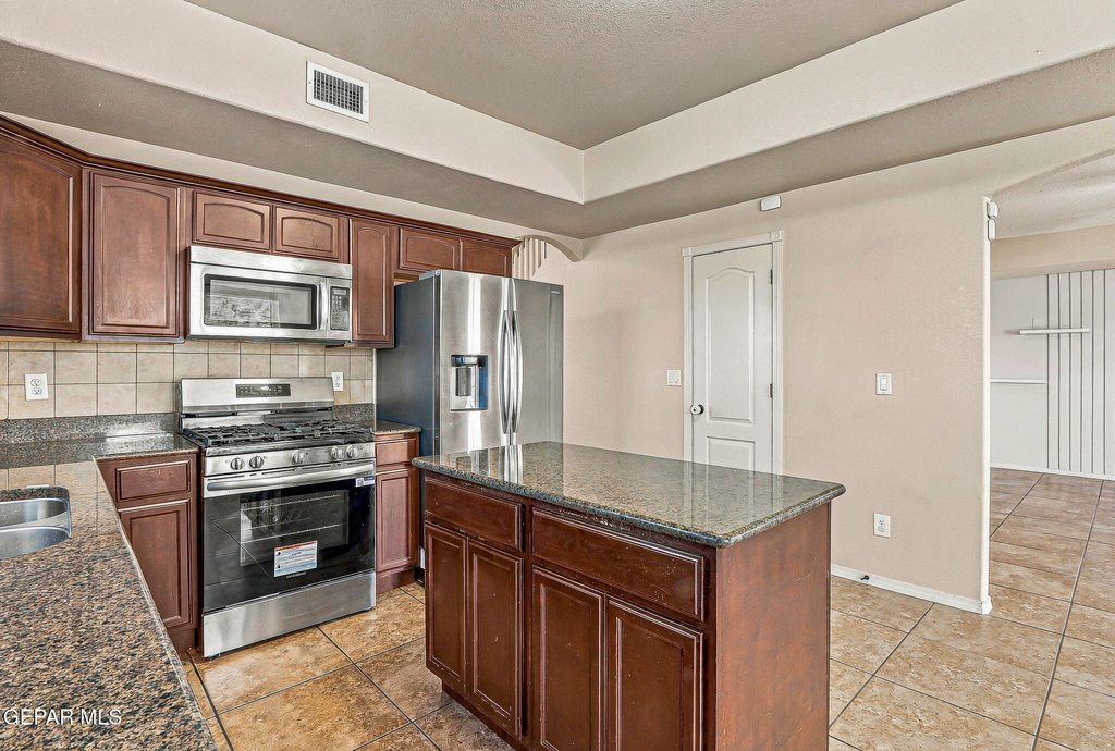 14231 N Point Avenue - Photo 13