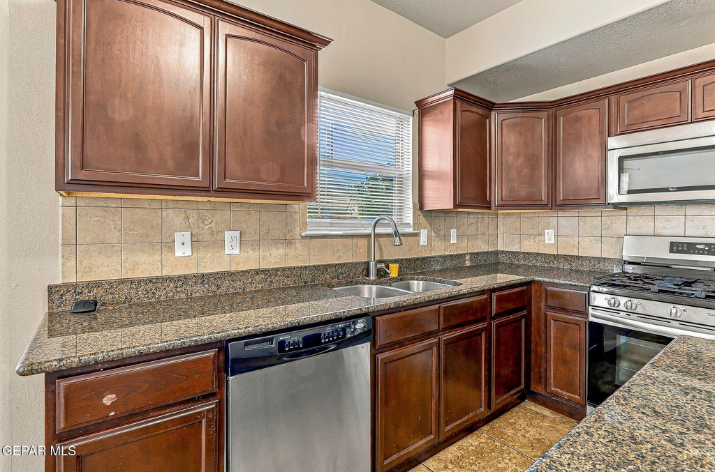 14231 N Point Avenue - Photo 14
