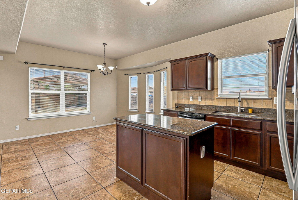14231 N Point Avenue - Photo 9