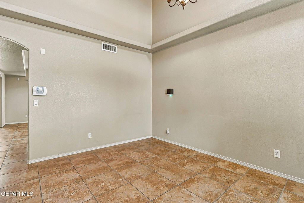 14231 N Point Avenue - Photo 6