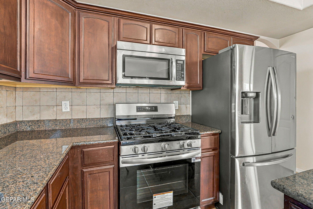 14231 N Point Avenue - Photo 17