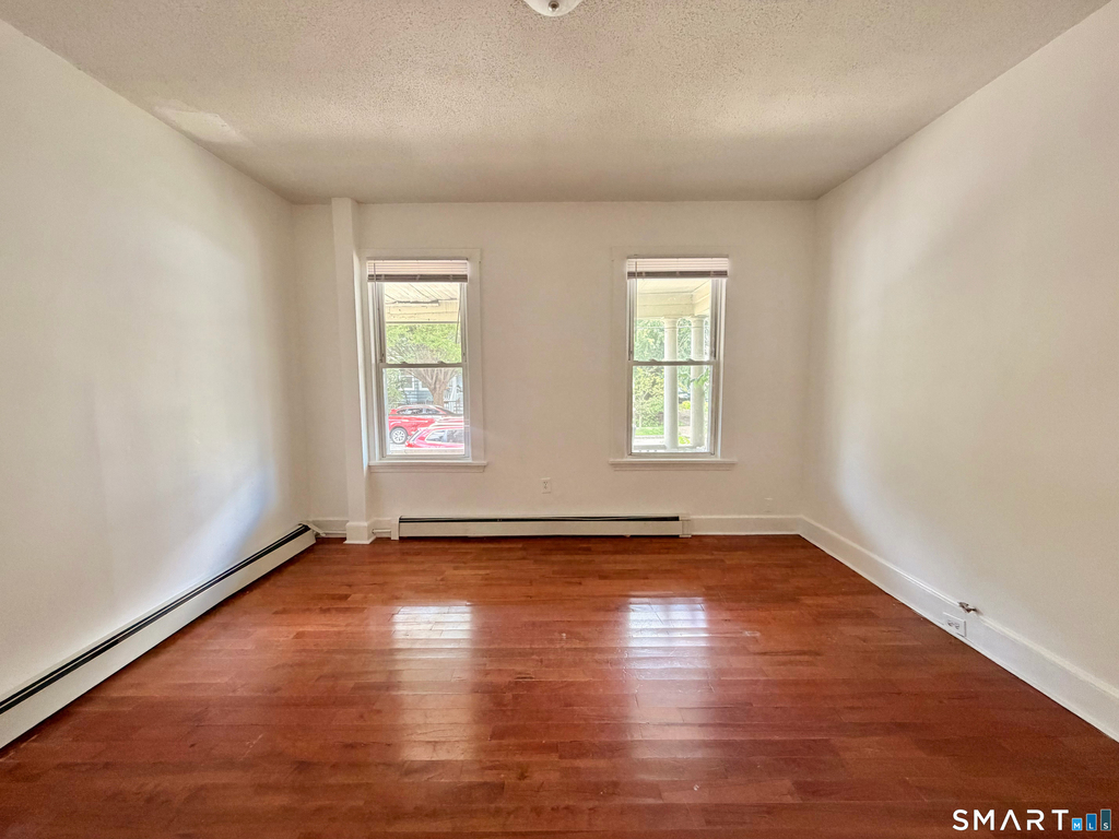 27 Elliott Street - Photo 2