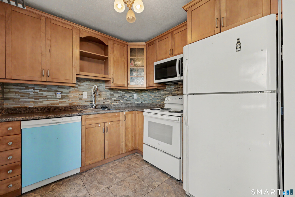 296 Main Avenue - Photo 6