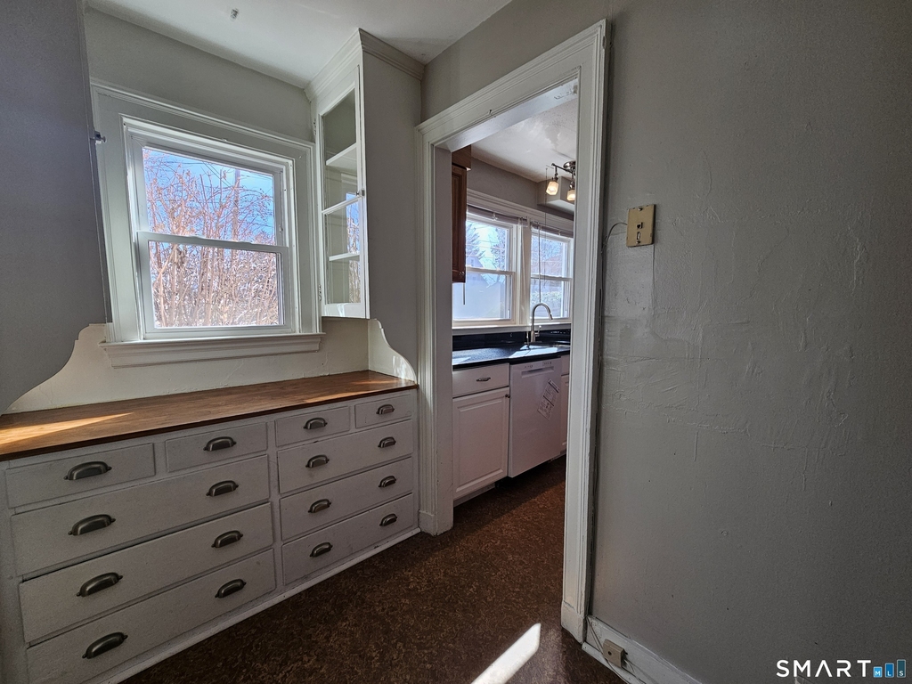 1093 Farmington Avenue - Photo 6