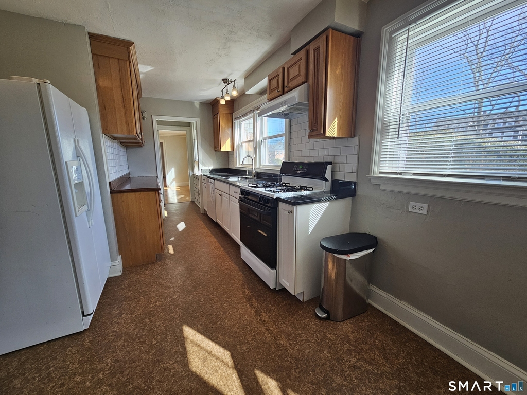 1093 Farmington Avenue - Photo 3