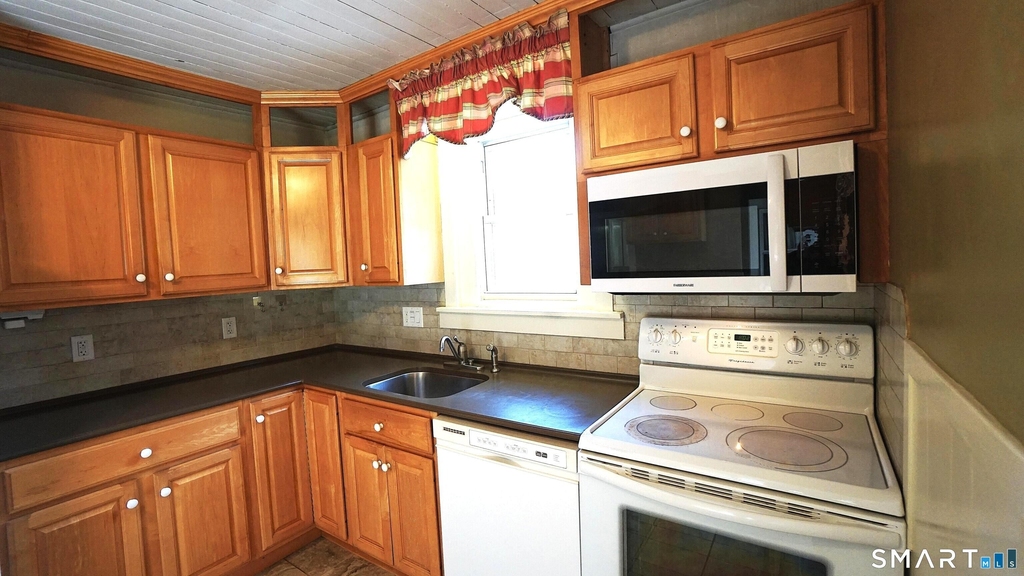 42 Woodbridge Street - Photo 2
