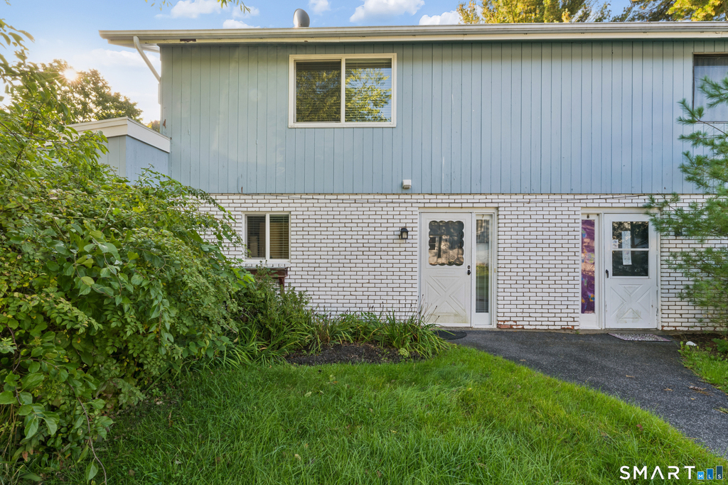 7 Cedarbrook Townhouse - Photo 0