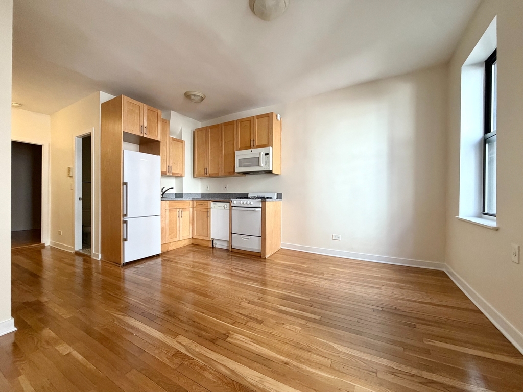 89th Street & Lexington Ave.  - Photo 1