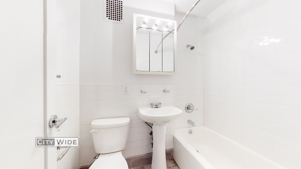 465 Lexington Avenue - Photo 3