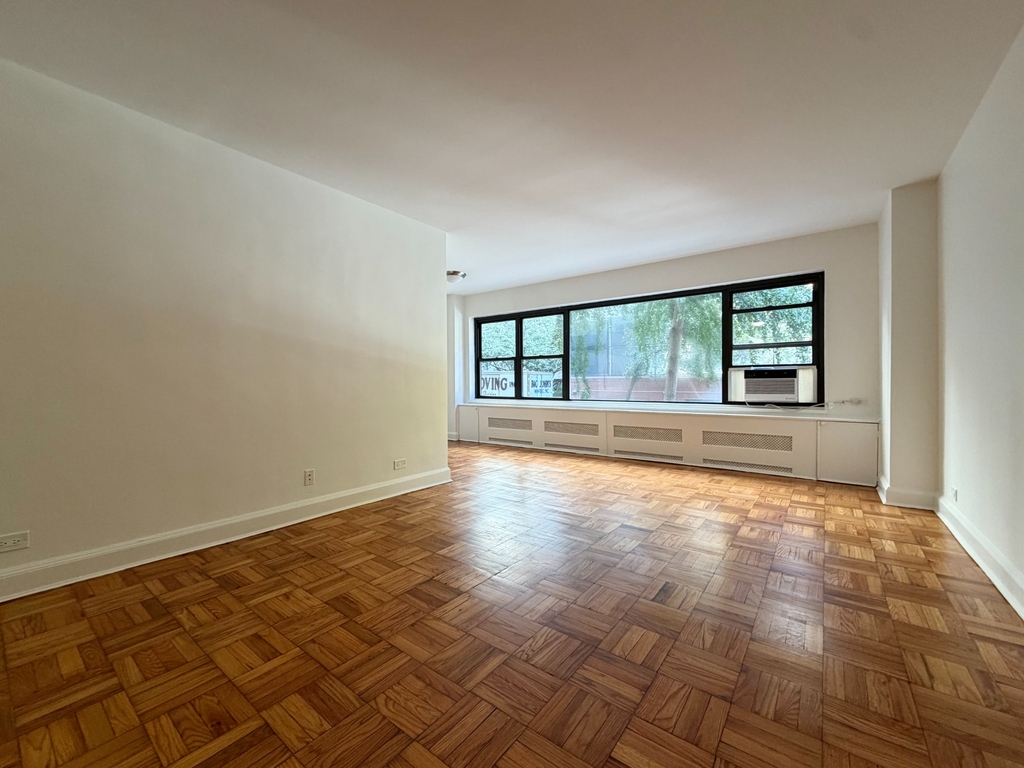55th Street & 1st Avenue  - Photo 0