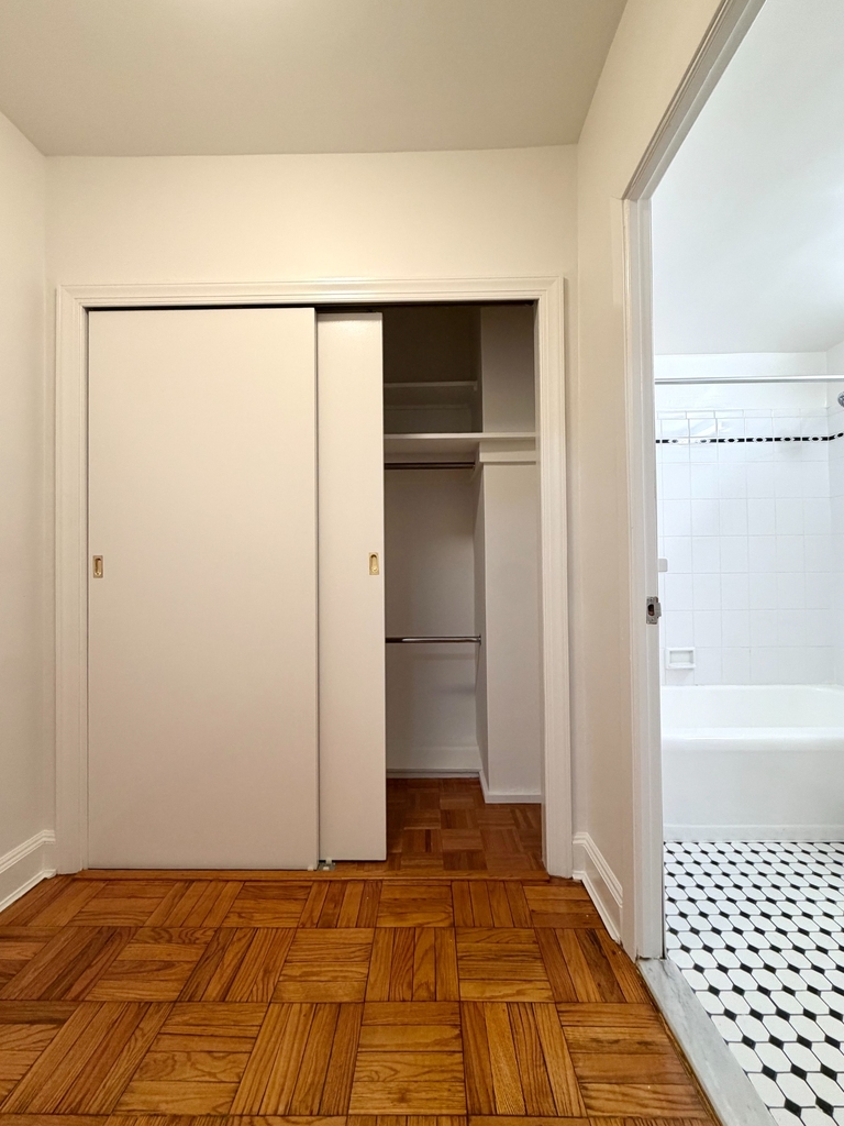 55th Street & 1st Avenue  - Photo 4