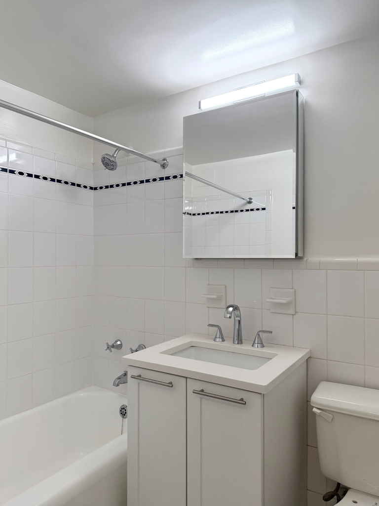 55th Street & 1st Avenue  - Photo 5