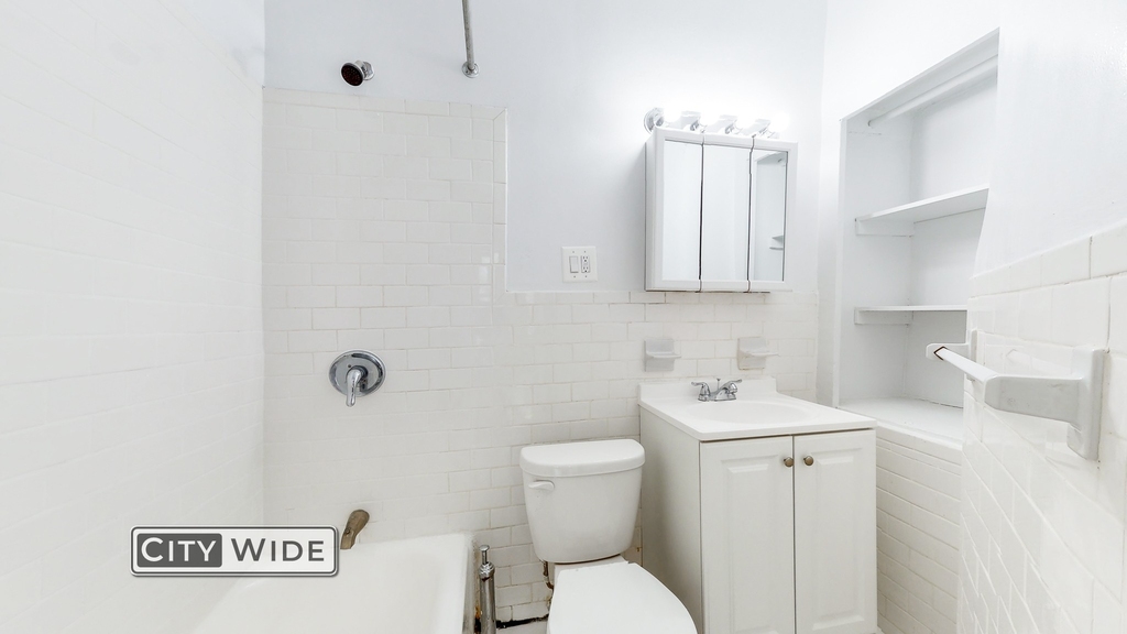1043 Lexington Avenue - Photo 3