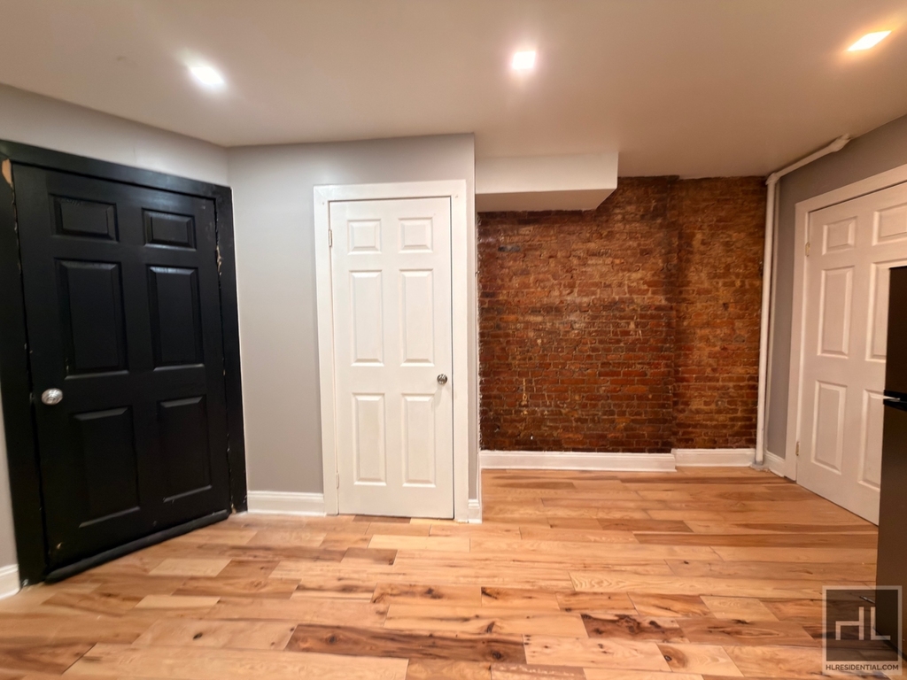 284 Halsey Street - Photo 2