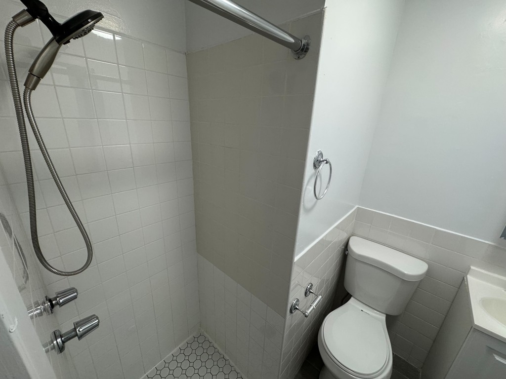2 Bedroom in Upper East Side - Photo 7
