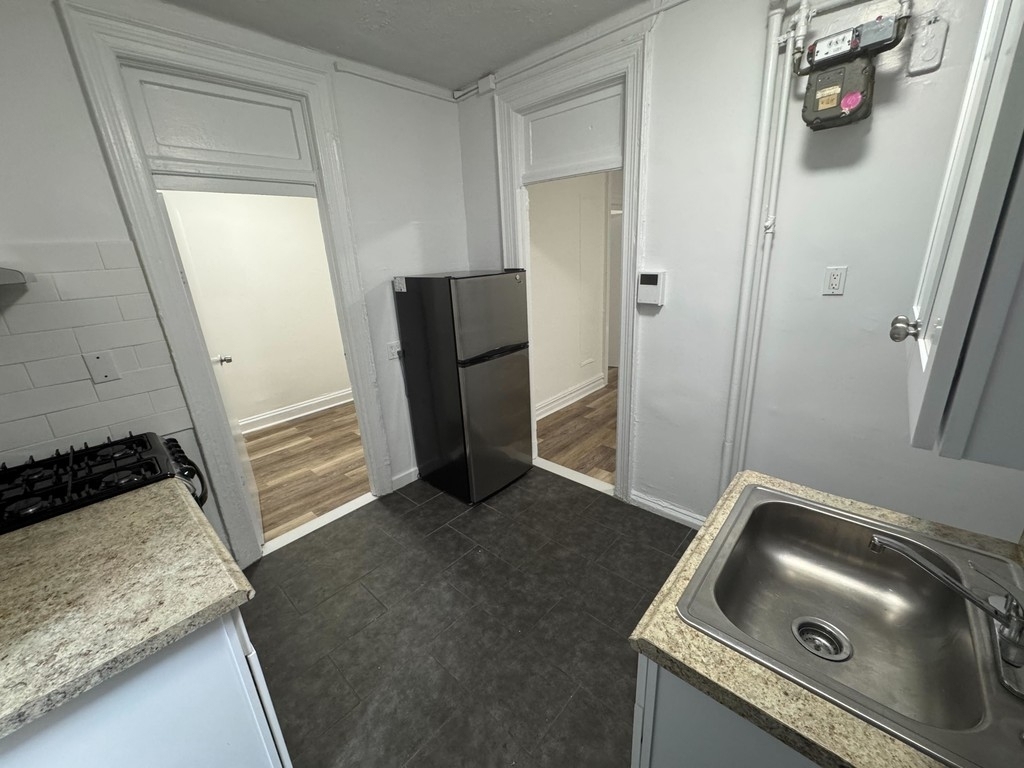 2 Bedroom in Upper East Side - Photo 3