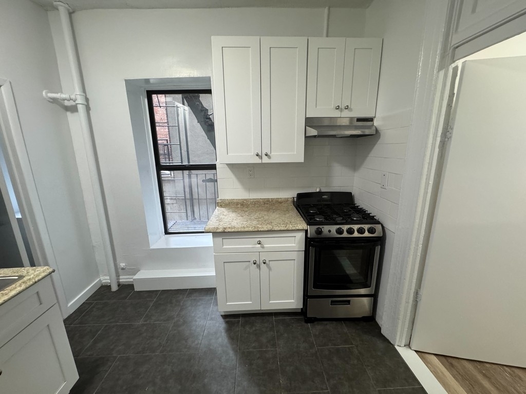 2 Bedroom in Upper East Side - Photo 2