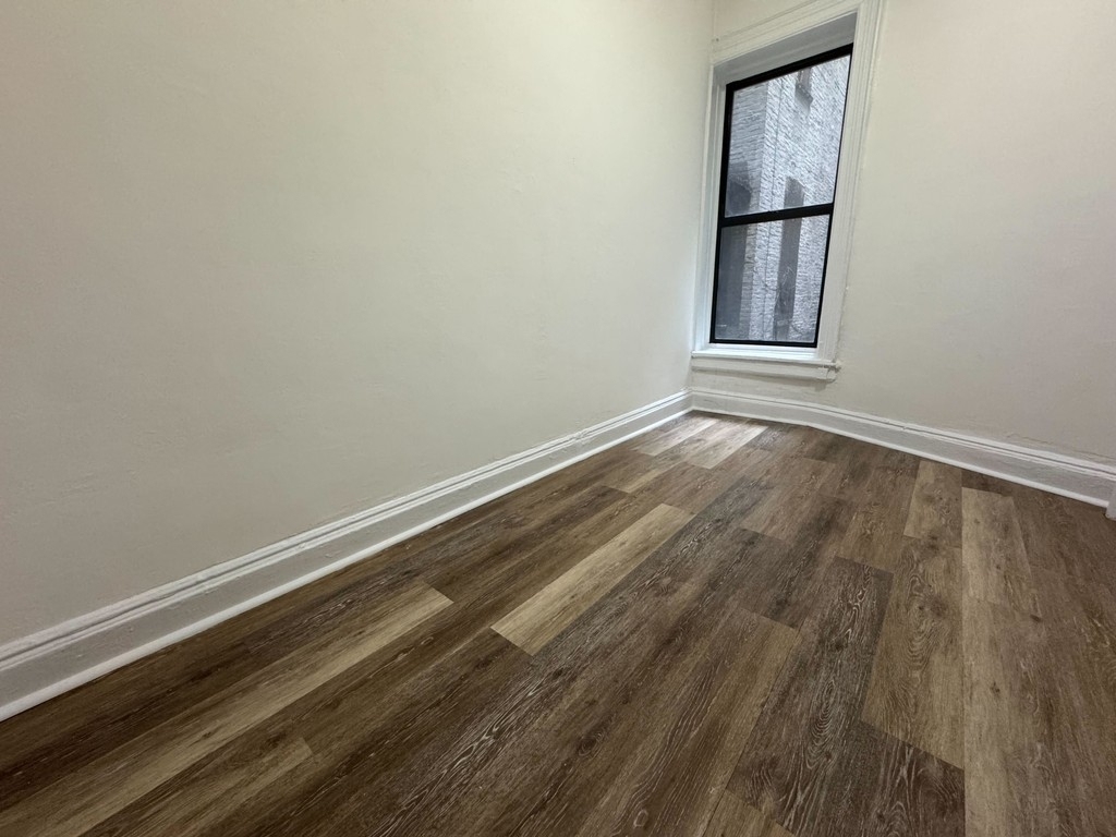 2 Bedroom in Upper East Side - Photo 4