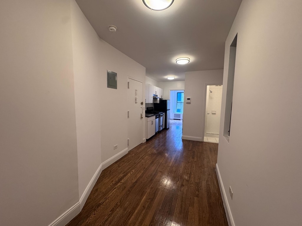 1 Bedroom in Upper East Side - Photo 2