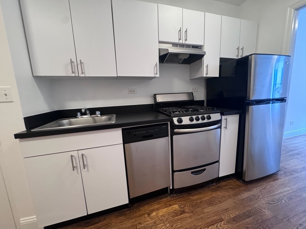 1 Bedroom in Upper East Side - Photo 3
