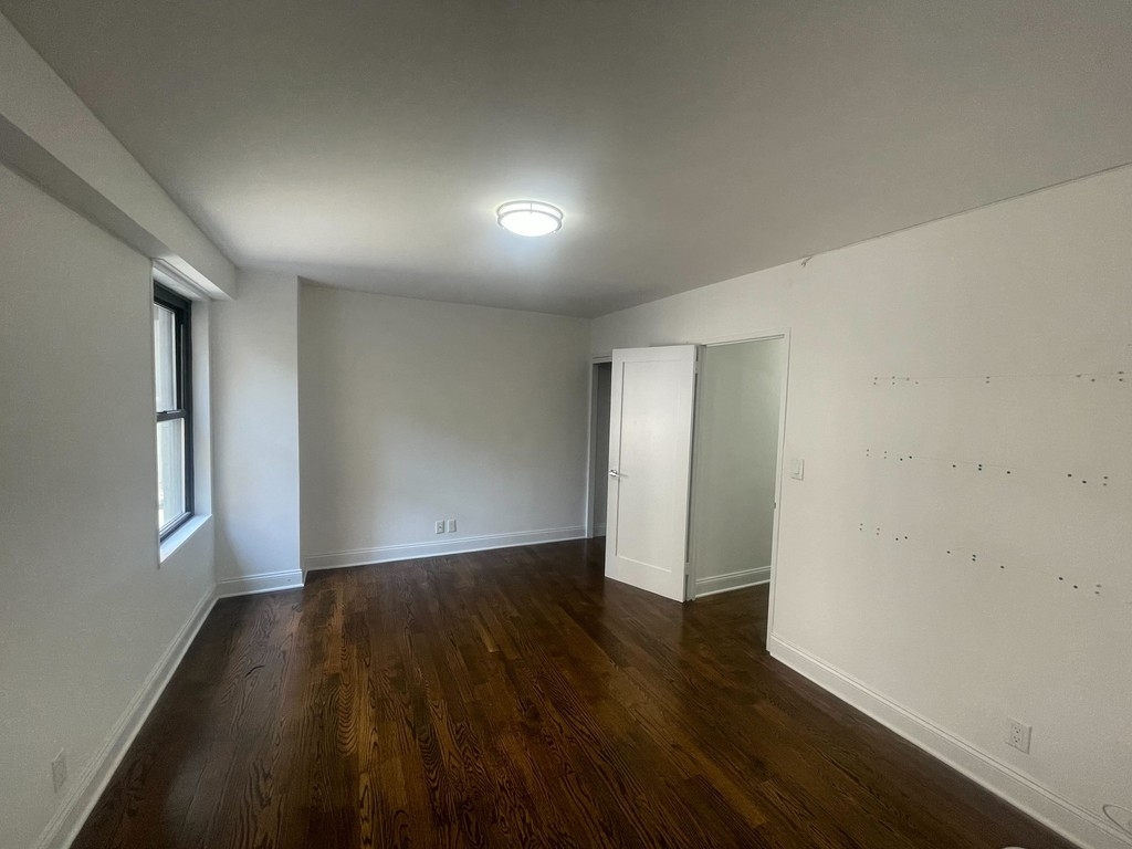 2 Bedroom in Upper East Side - Photo 6
